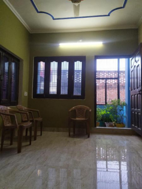 Malti Home stay 5 minute walking distance fromAyodhya DhamRailway Station